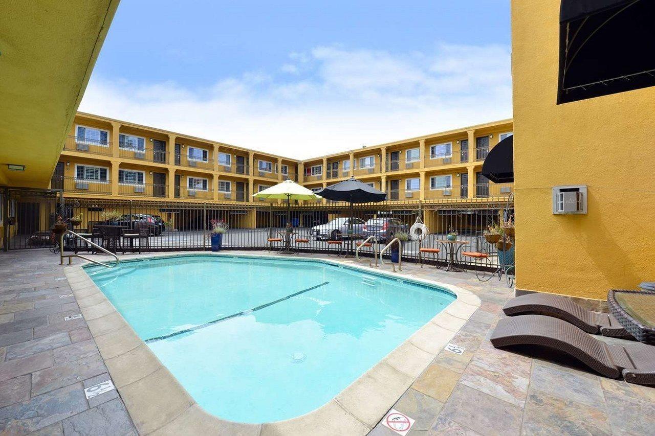 Napa Valley Hotel & Suites Extérieur photo