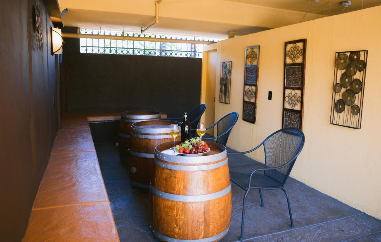 Napa Valley Hotel & Suites Extérieur photo