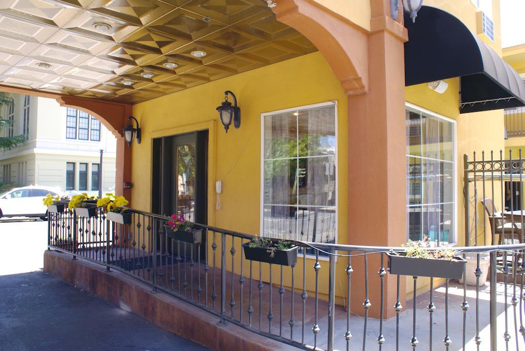 Napa Valley Hotel & Suites Extérieur photo