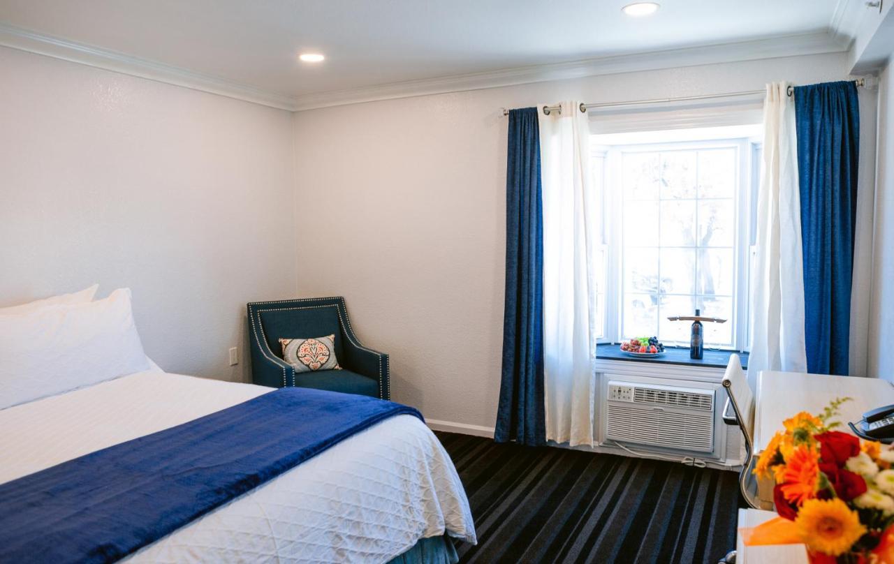 Napa Valley Hotel & Suites Extérieur photo