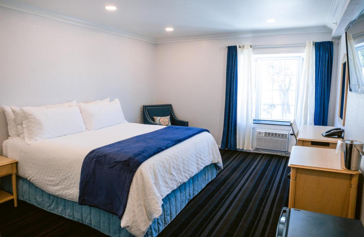 Napa Valley Hotel & Suites Extérieur photo
